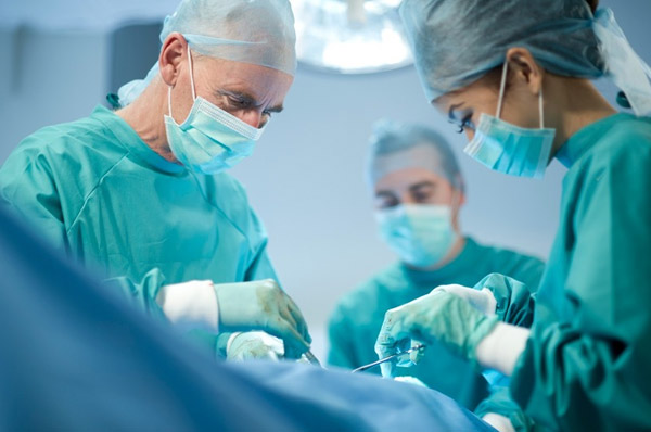 Mổ u xơ tử cung có nguy hiểm không còn tùy thuộc vào độ khó của ca mổ, trang thiết bị và tay nghề của bác sĩ